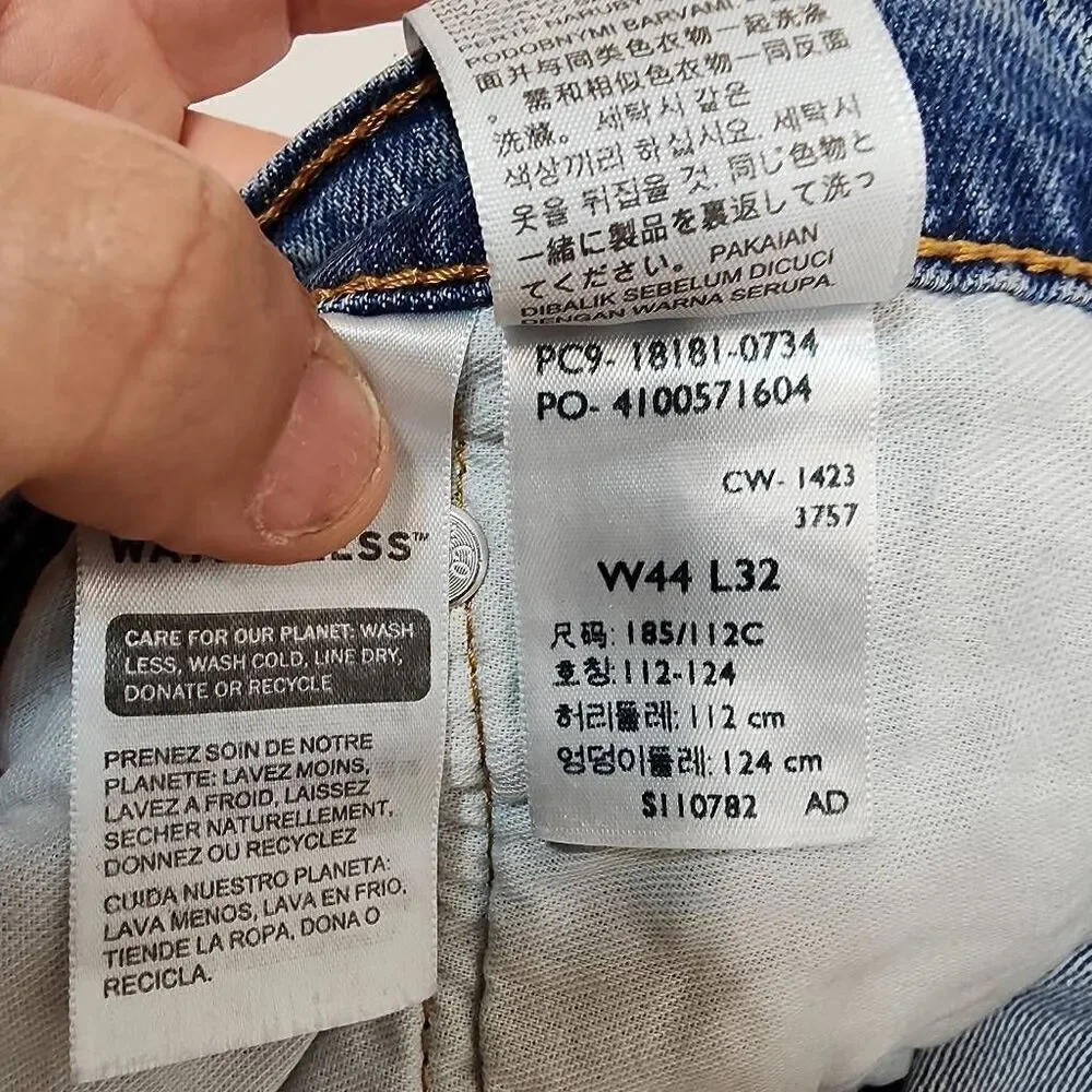 Levis levi size